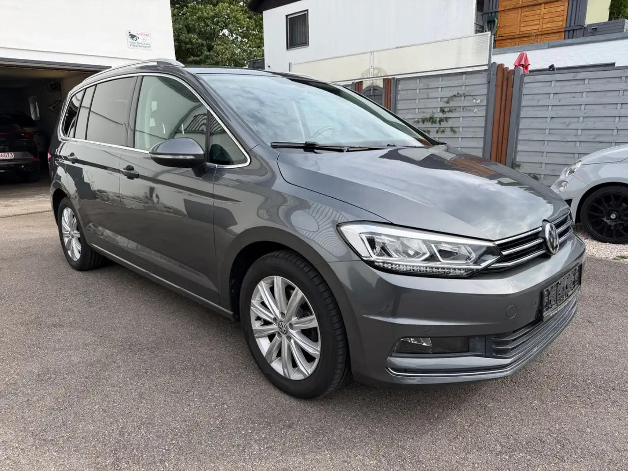 Volkswagen Touran Highline BMT/Start-Stop LED/NAVI/1.Hd — photo 1 of 13