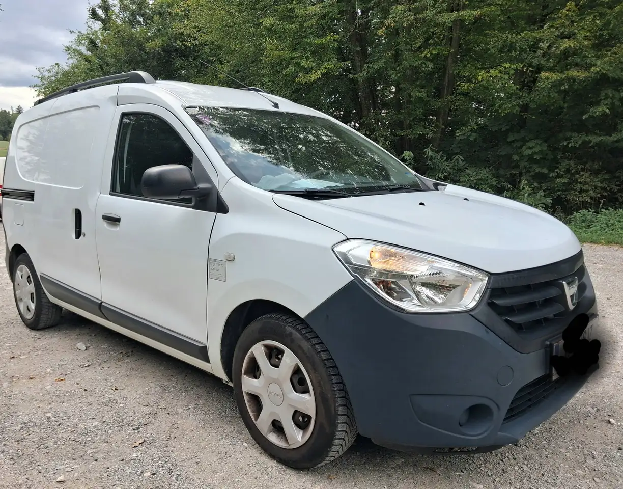 Dacia Dokker Dokker Essential SCe 100 S — photo 1 of 5
