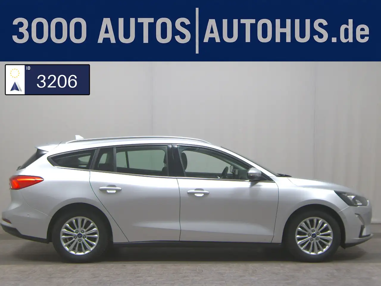 Ford Focus — photo 1 of 17