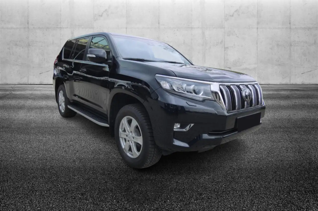 Toyota Land Cruiser 2.8 D4-D A/T 5 porte Executive — photo 1 of 8