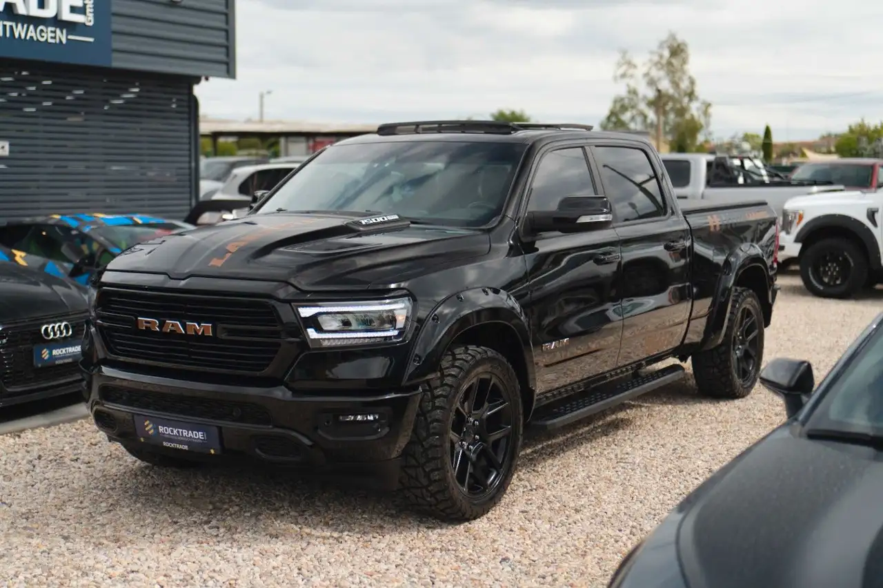 Dodge RAM 5.7 V8 HEMI 4x4 Night LARAMIE LONGBED 19% — photo 1 of 40