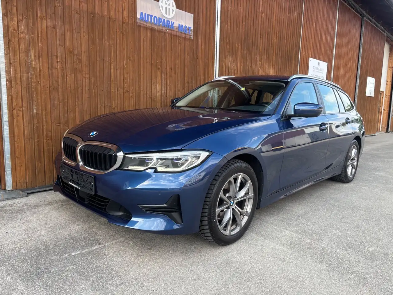 BMW 320 d T. Laser Abstandst. AHK Innovationpaket Dri — photo 1 of 14