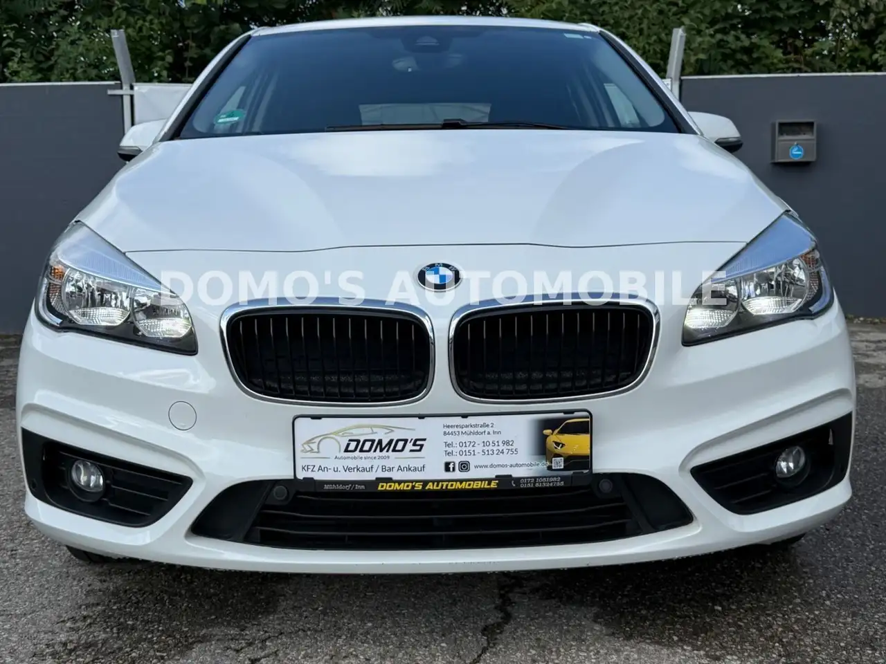 2016 BMW 218 2 Active Tourer218 I AdvantageBMW-Scheckheft, photograph 2