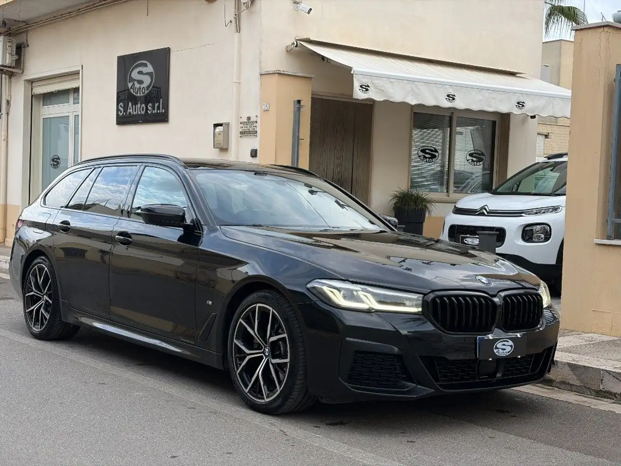 BMW 520 d 190 xDrive Touring Msport — photo 1 of 15