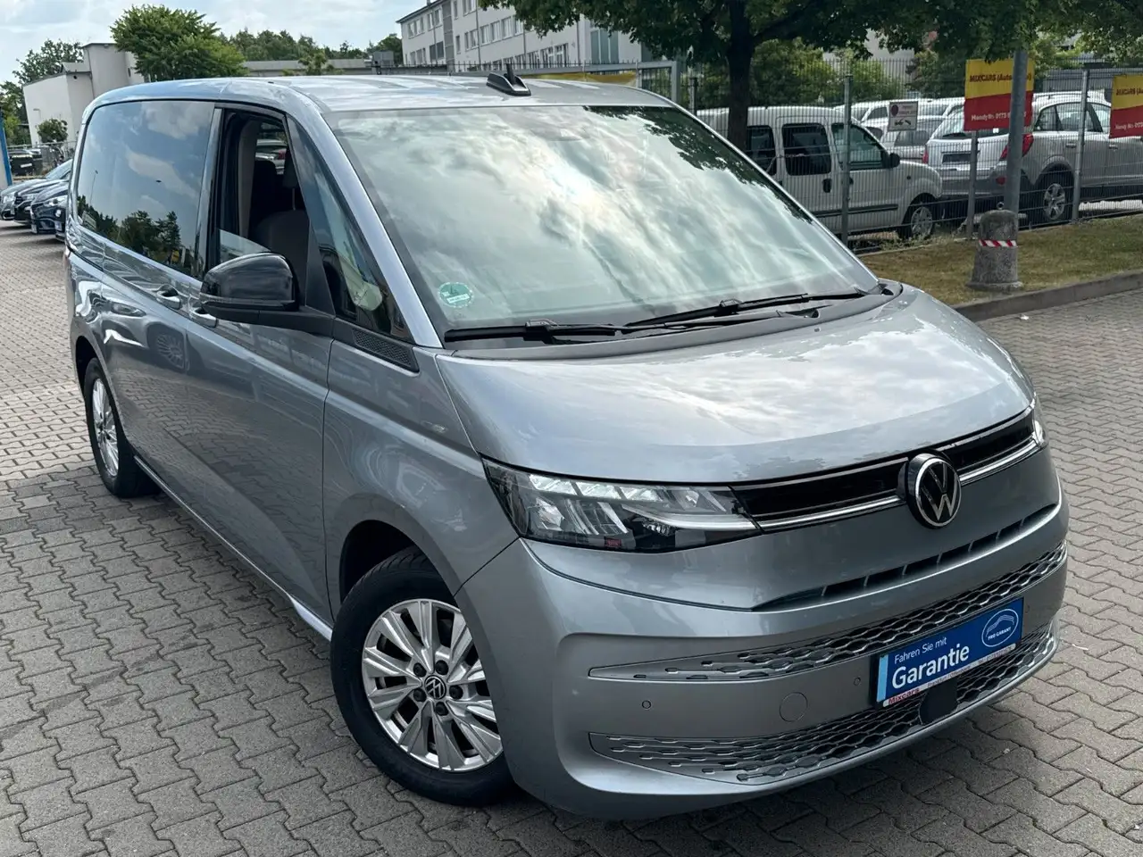 Volkswagen T7 Multivan 2.0TDI DSG*LIFE*GR.NAVI*7.S*MATRIX* — photo 1 of 15