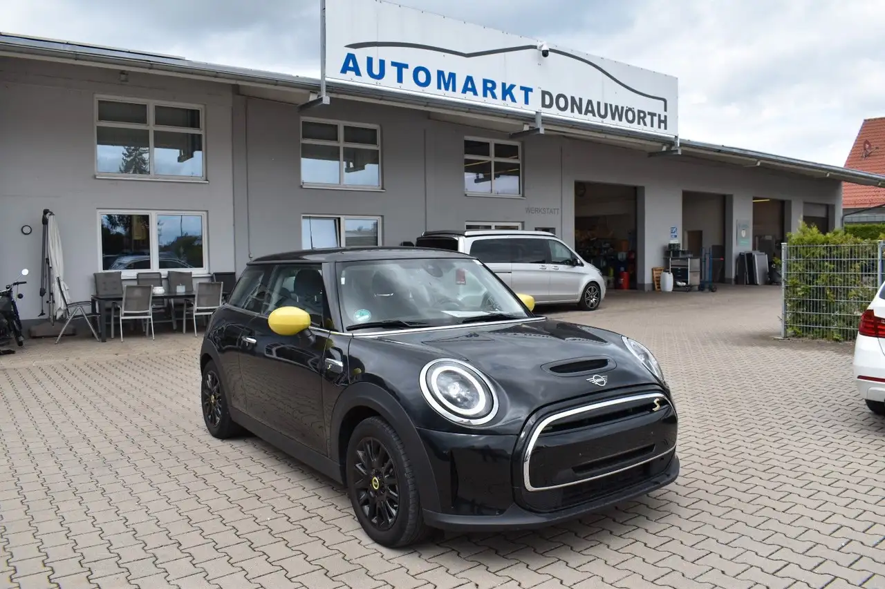 MINI Cooper SE Classic Trim Navi Keyless Go Kamera — photo 1 of 16