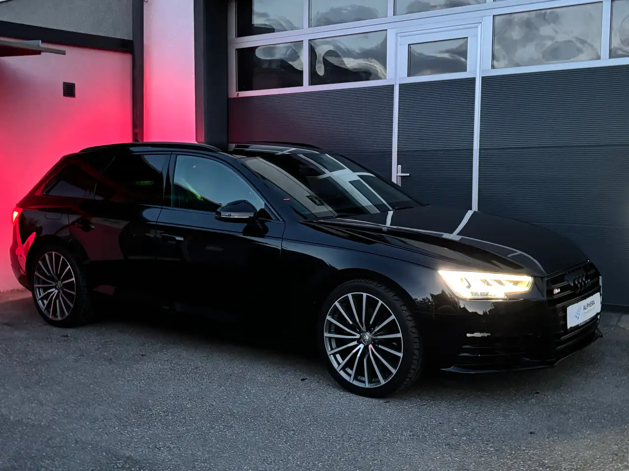 Audi A4 quattro sport *AHK*AMBIENTE*MATRIX*KeyGo*LEDER*VIRITUAL*19ZOLL — photo 1 of 37
