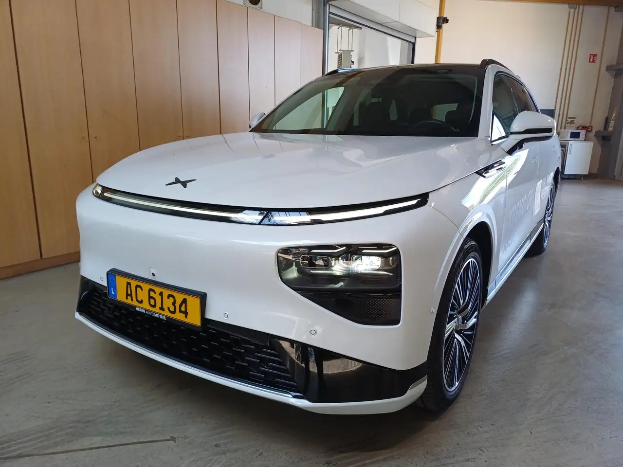 Xpeng G9 AWD Performance — photo 1 of 12