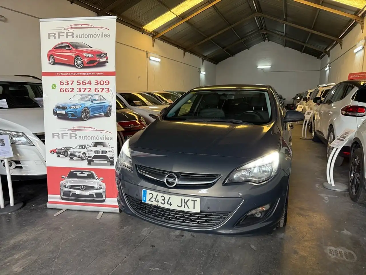 Opel Astra 1.6CDTi S/S Selective 110 — photo 1 of 19