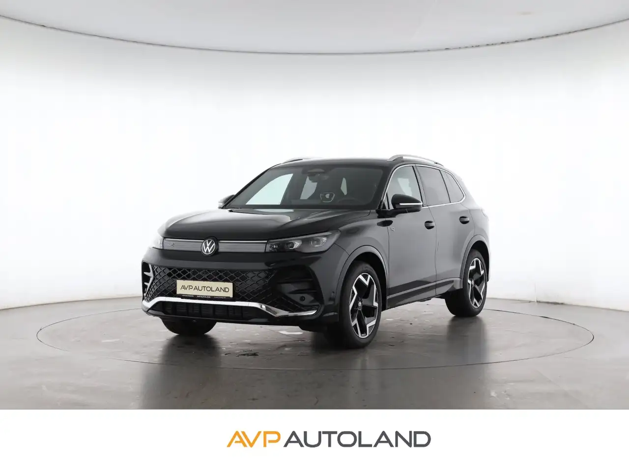 Volkswagen Tiguan 1.5 eTSI DSG R-Line | 5J GAR. | WKR ALU | — photo 1 of 15
