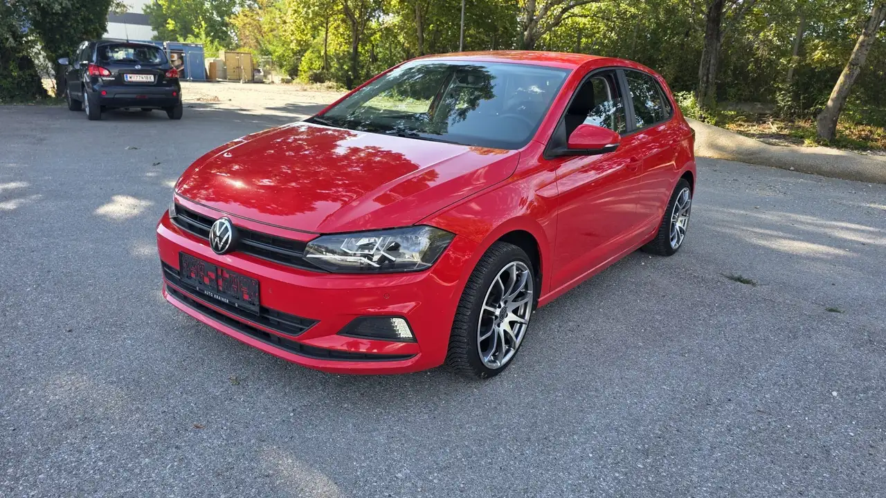 Volkswagen Polo 1,0 — photo 1 of 10