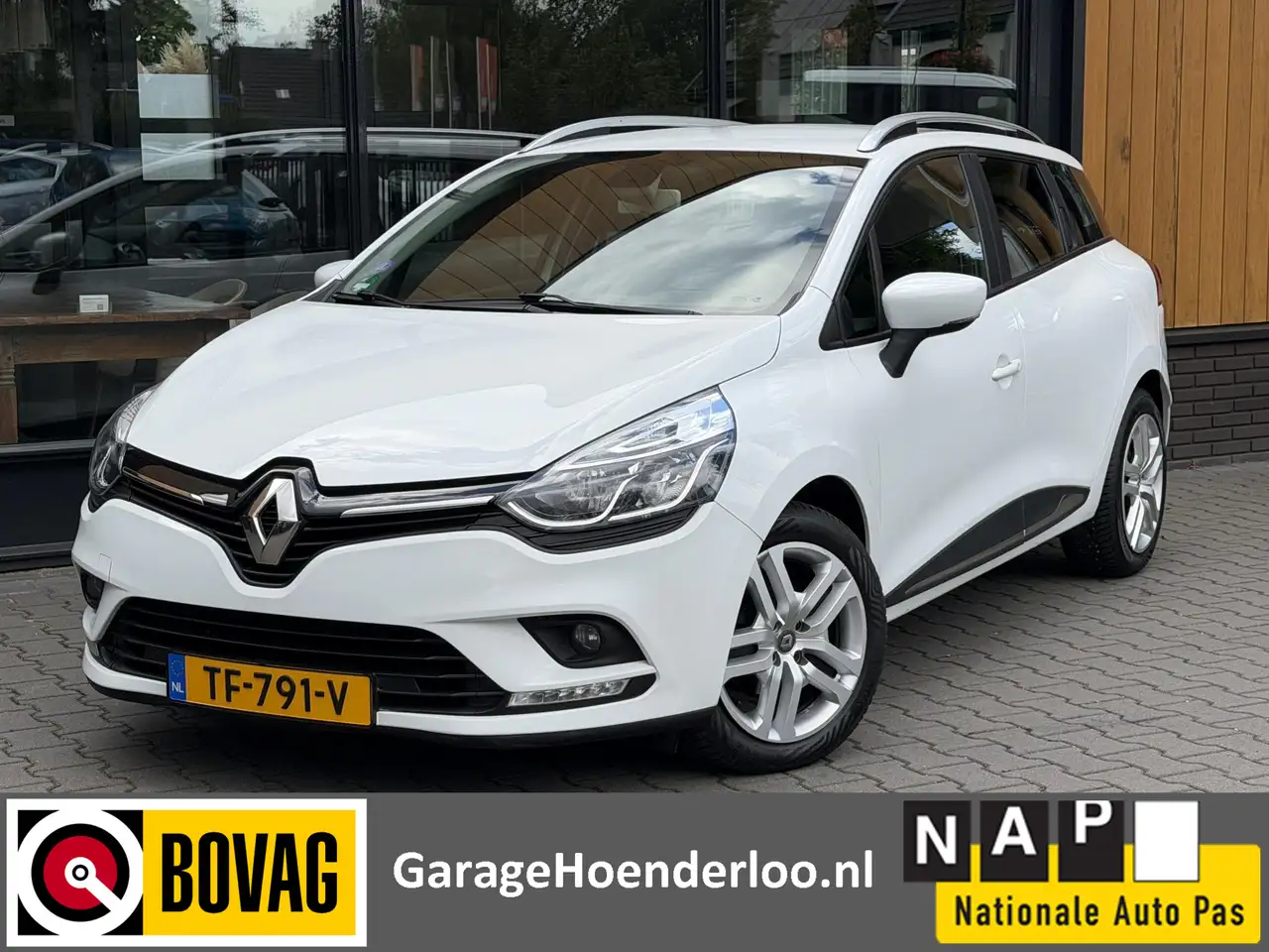 Renault Clio Estate 0.9 TCe Navigatie, Cruise control, PDC, Gar — photo 1 of 31