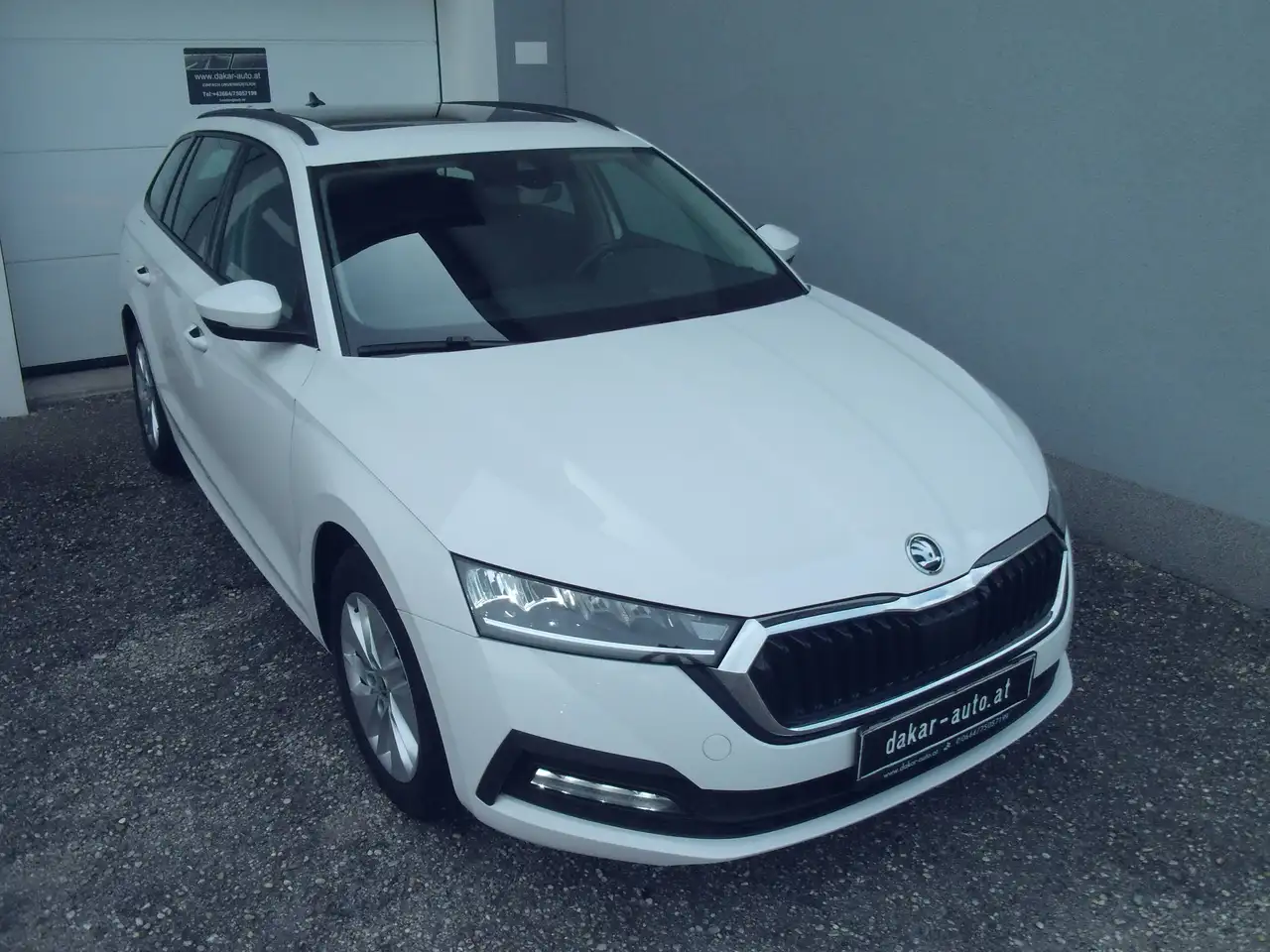 Skoda Octavia Ambition 2.0 TDI 150 PS, STANDHZ, PANODACH, NAVI, LED — photo 1 of 31