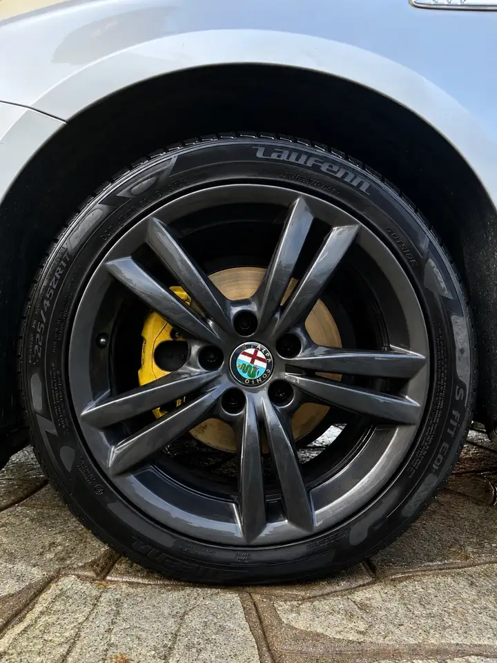 Alfa Romeo Giulietta 1.6 jtdm Distinctive E5+ — photo 1 of 7