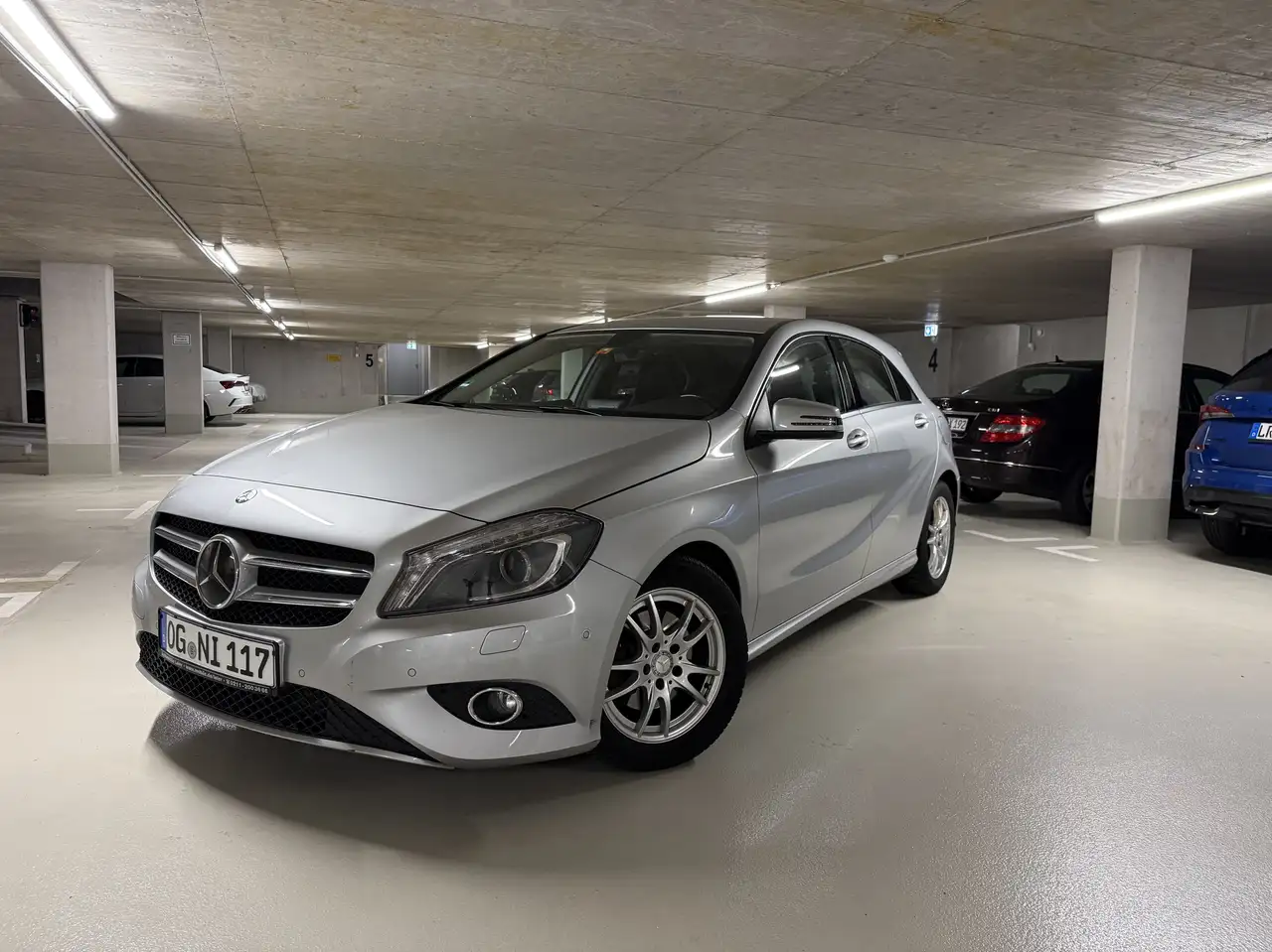 Mercedes-Benz A 180 (BlueEFFICIENCY) 7G-DCT — photo 1 of 12