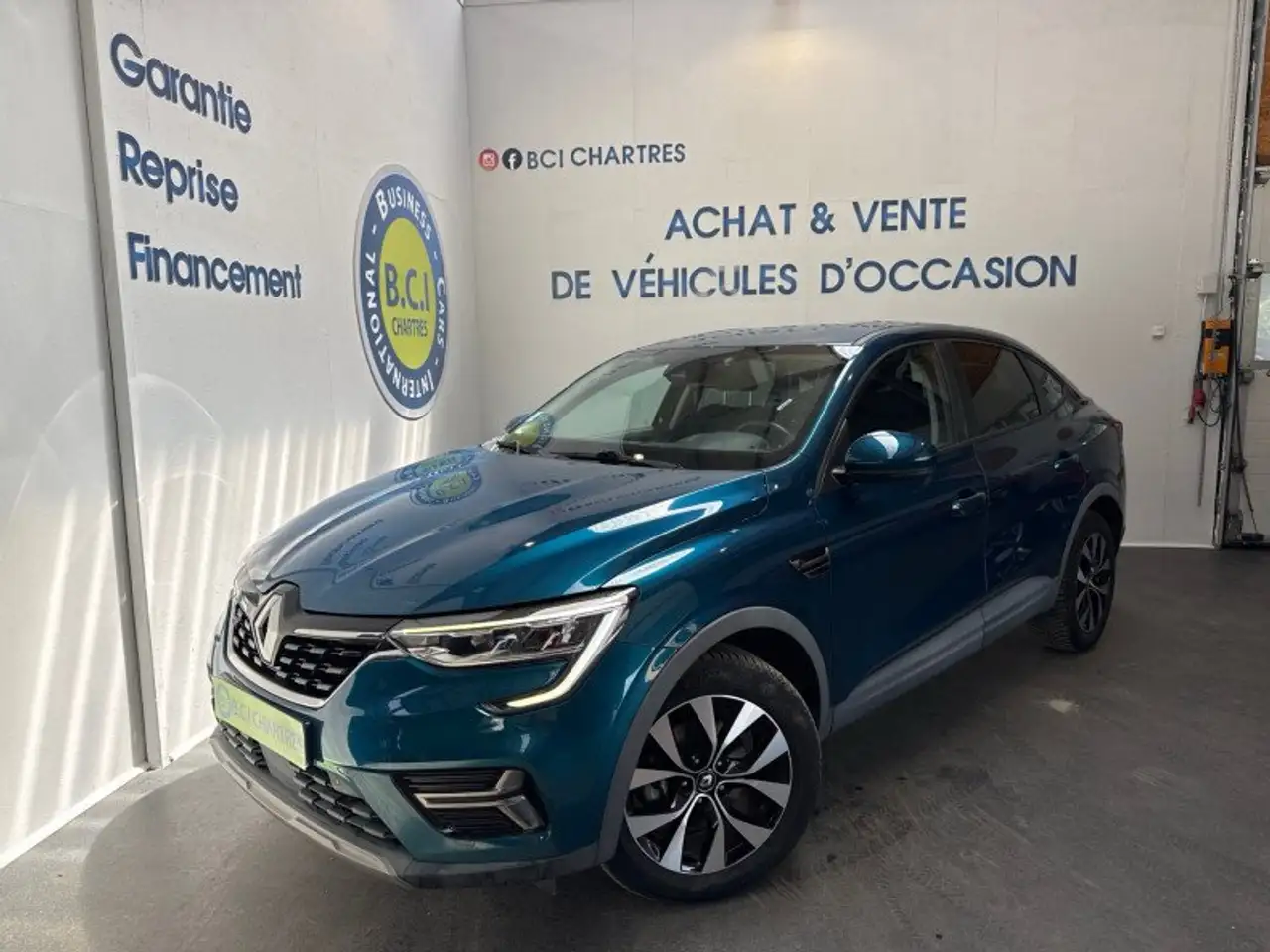 Renault Arkana 1.6 E-TECH 145CH BUSINESS — photo 1 of 20