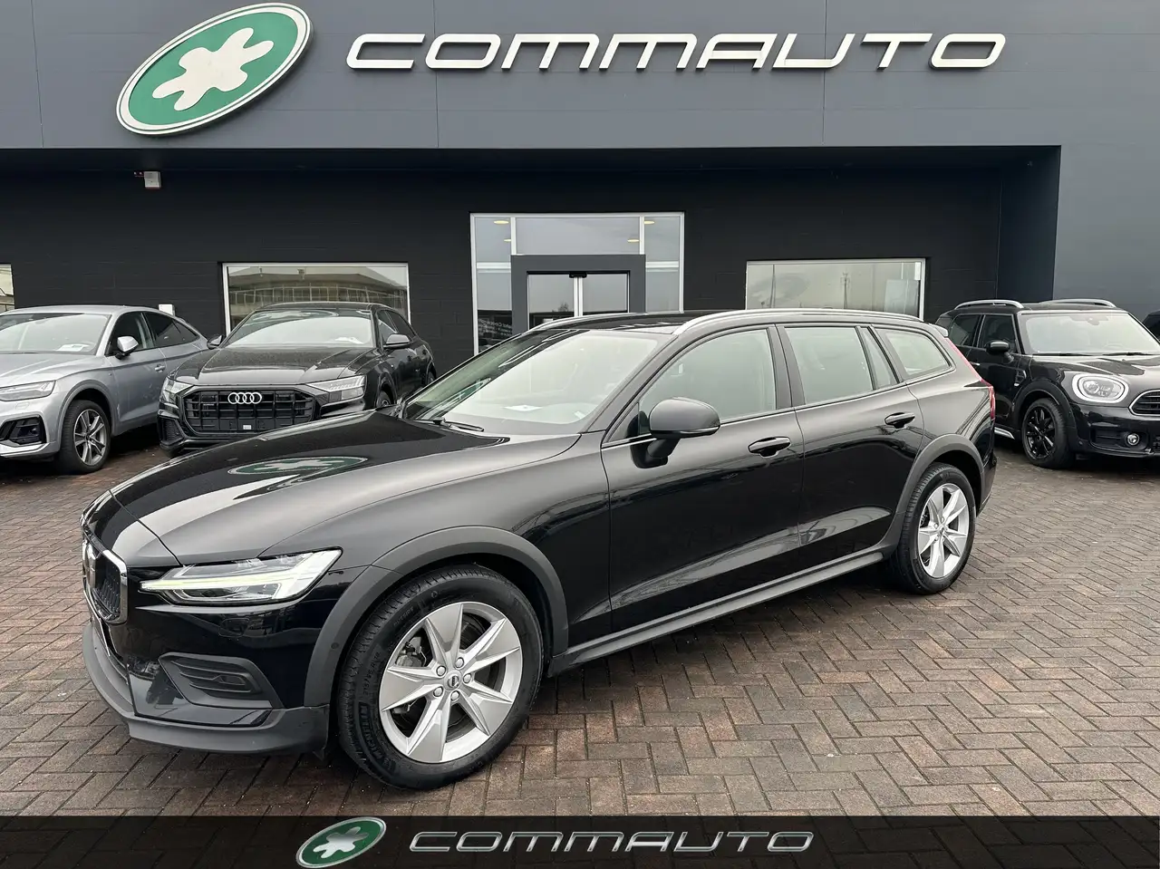 Volvo V60 Cross Country B4 (d) AWD automatico Core — photo 1 of 15