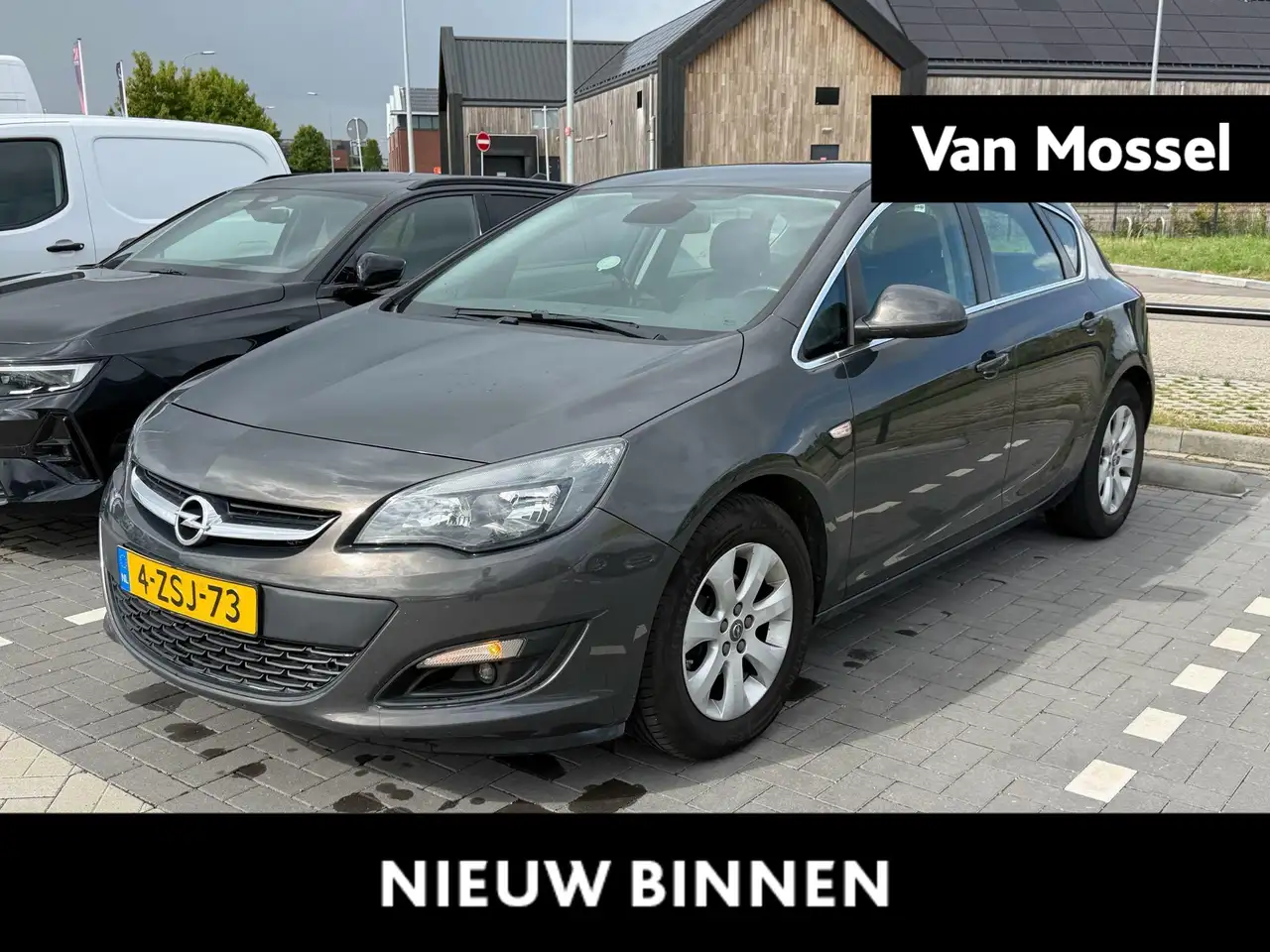 Opel Astra 1.4 Turbo Blitz | Trekhaak | Navi | Parkeersensore — photo 1 of 11