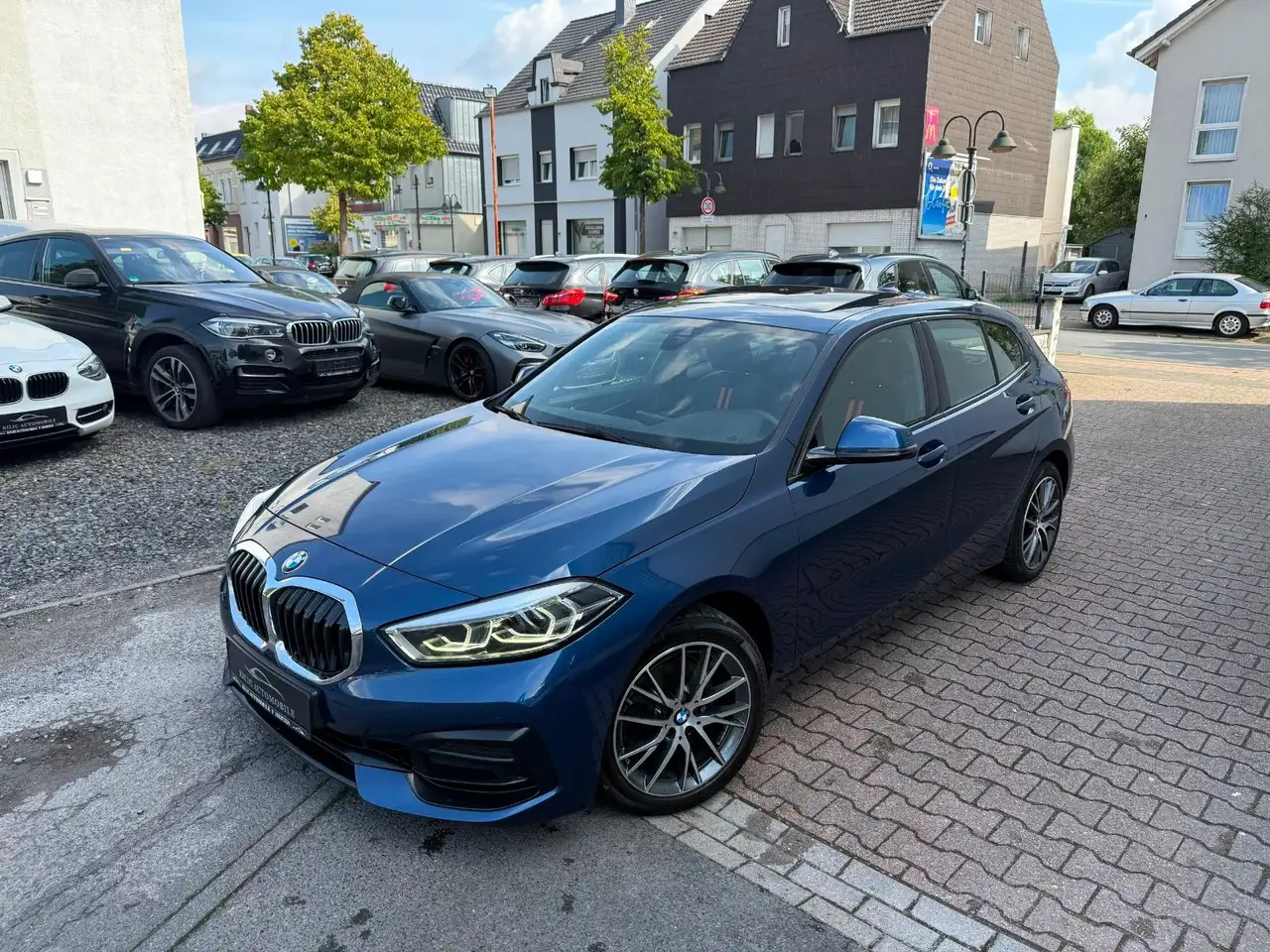 BMW 118 d Sport Line 1.Hand*Kamera*LED*PANO*Garantie — photo 1 of 25
