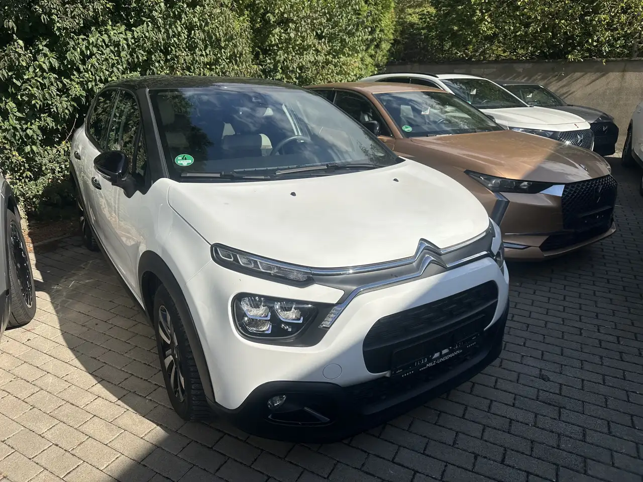 Citroen C3 Max*CarPlay*R.cam*Tempomat*LED*Spurhalte*Navi — photo 1 of 10