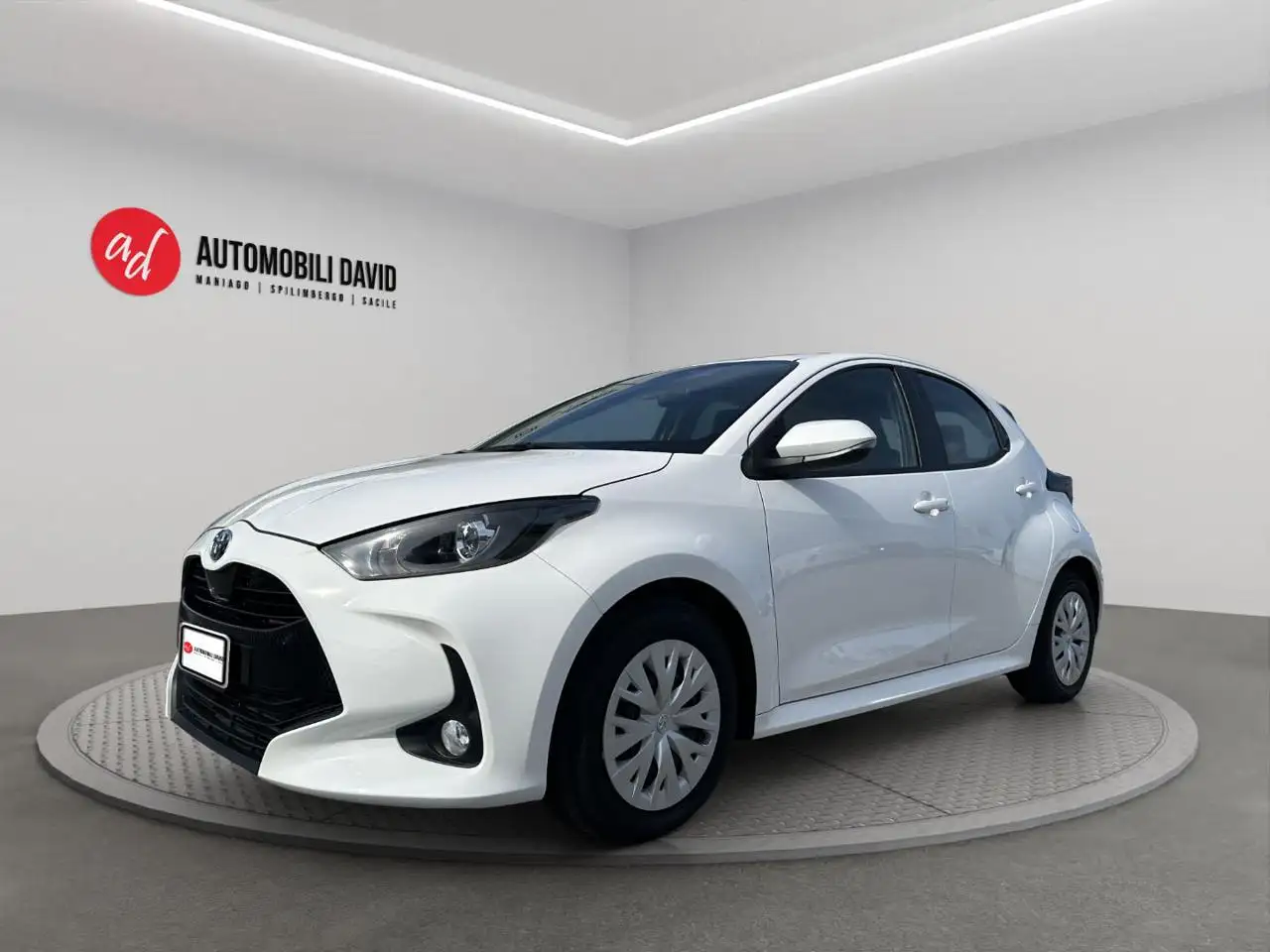 Toyota Yaris 1.5 Hybrid 5 porte Active KM0 — photo 1 of 15
