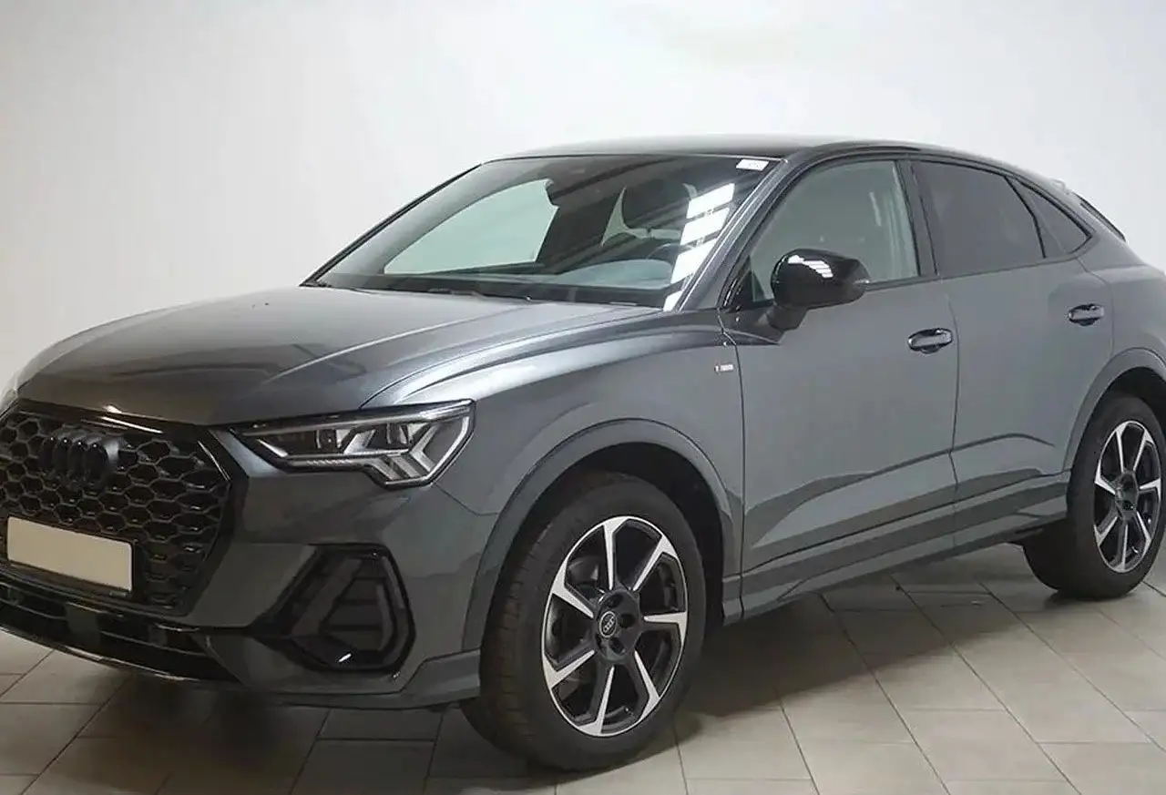 Audi Q3 35 TDI S-Tronic S-Line Quattro — photo 1 of 15