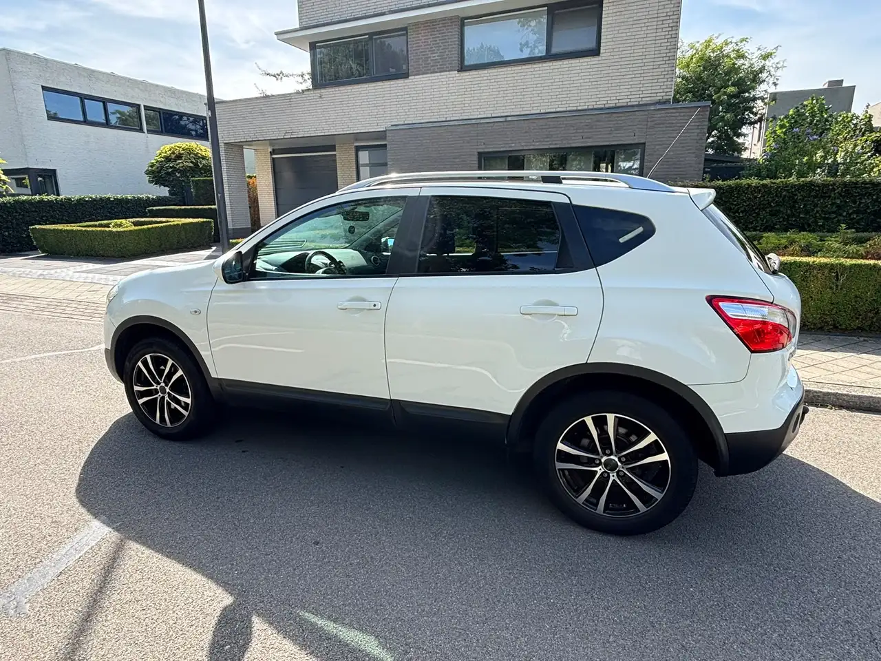 Nissan Qashqai Qashqai 1.6 Connect Edition — photo 1 of 7