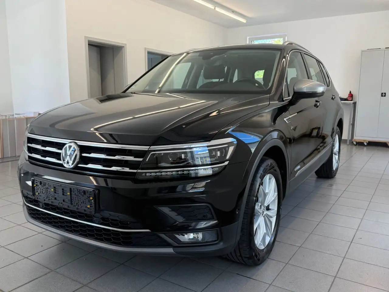 Volkswagen Tiguan Allspace Highline — photo 1 of 15