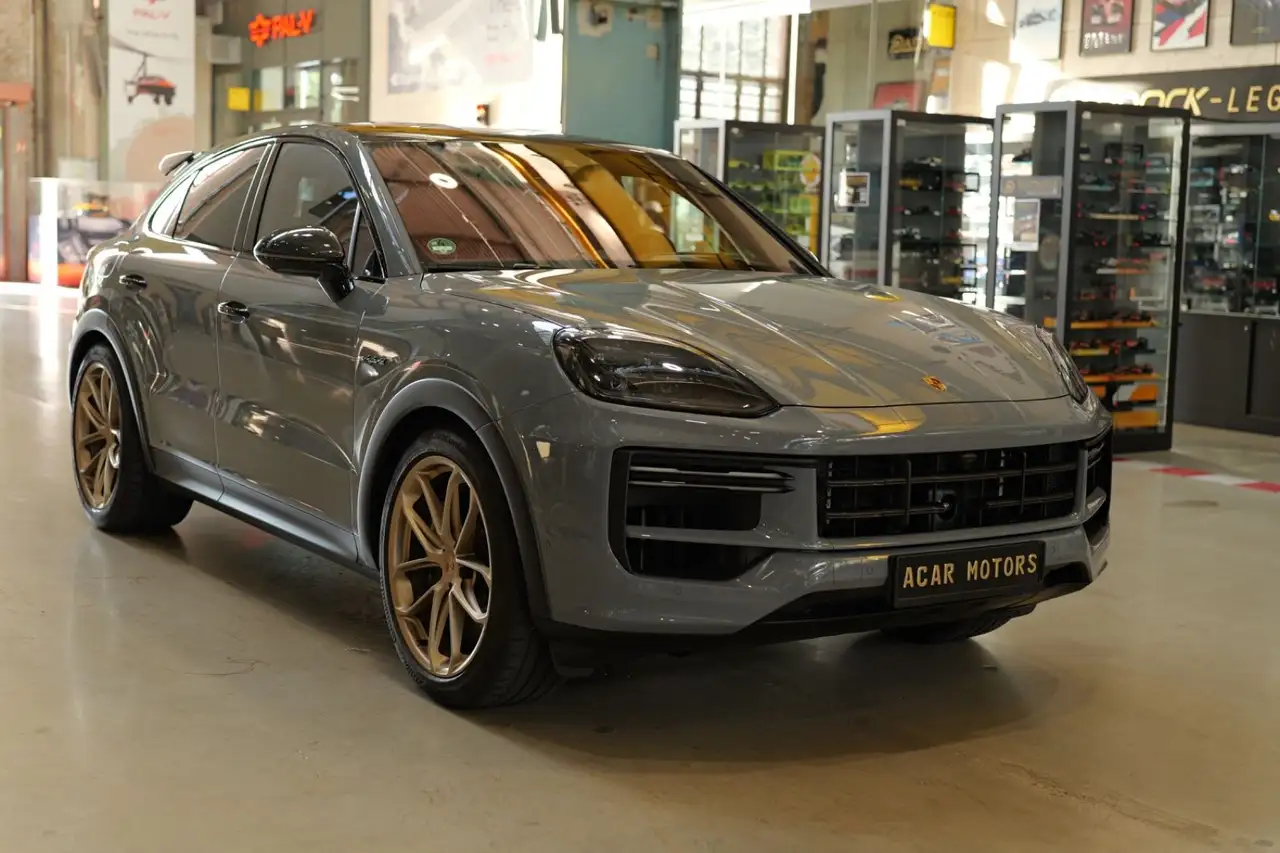 Porsche Cayenne Coupe Turbo E-Hybrid mit GT-Paket — photo 1 of 25