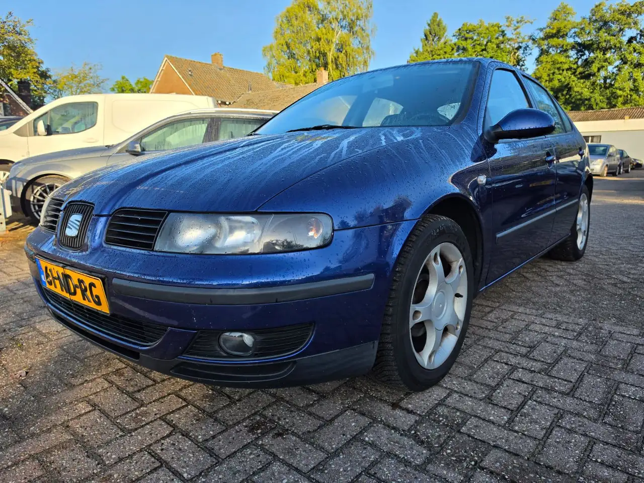 SEAT Leon 1.6-16V Sport — photo 1 of 13