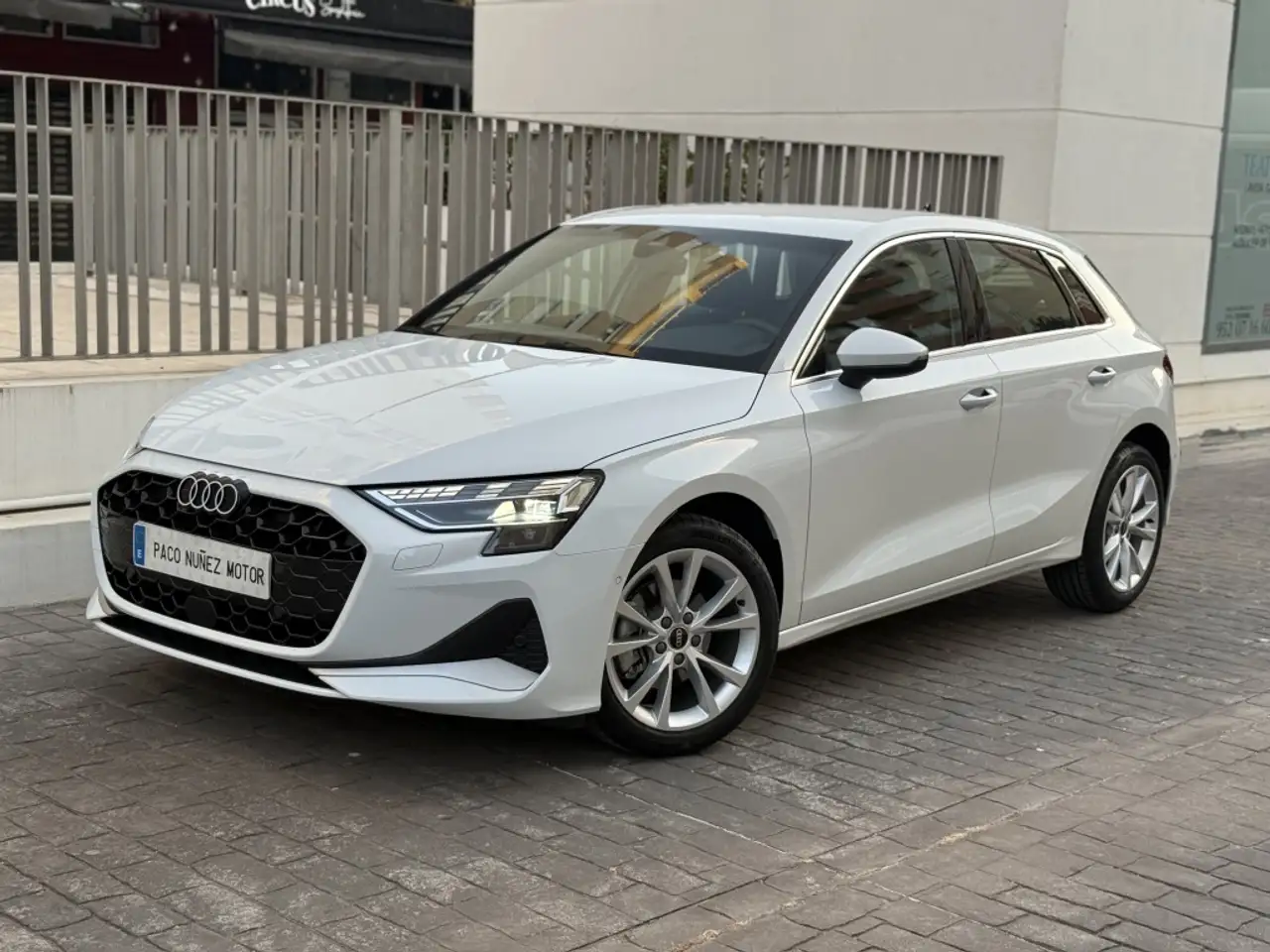 Audi A3 Sportback TDI Advanced 85kW — photo 1 of 40
