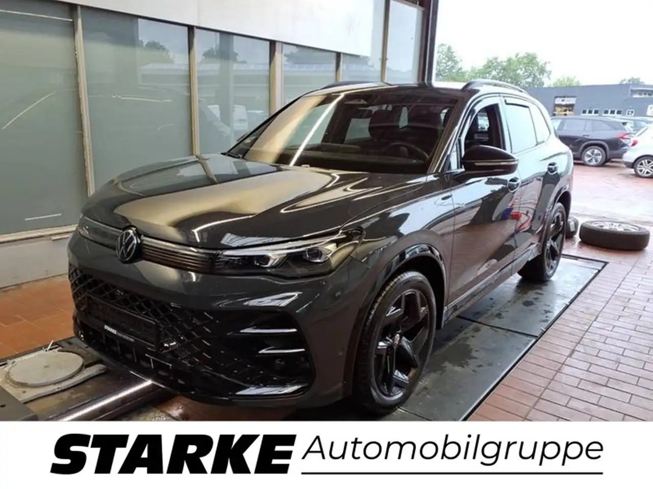 Volkswagen Tiguan 2.0 TDI DSG R-Line Black Style — photo 1 of 6