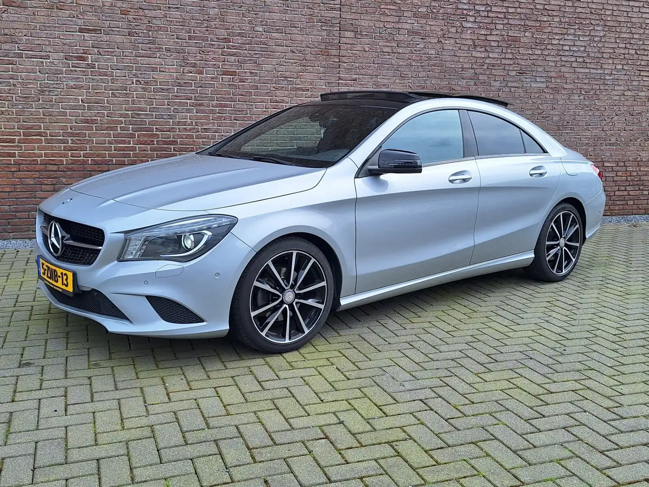 Mercedes-Benz CLA 180 Ambition — photo 1 of 9