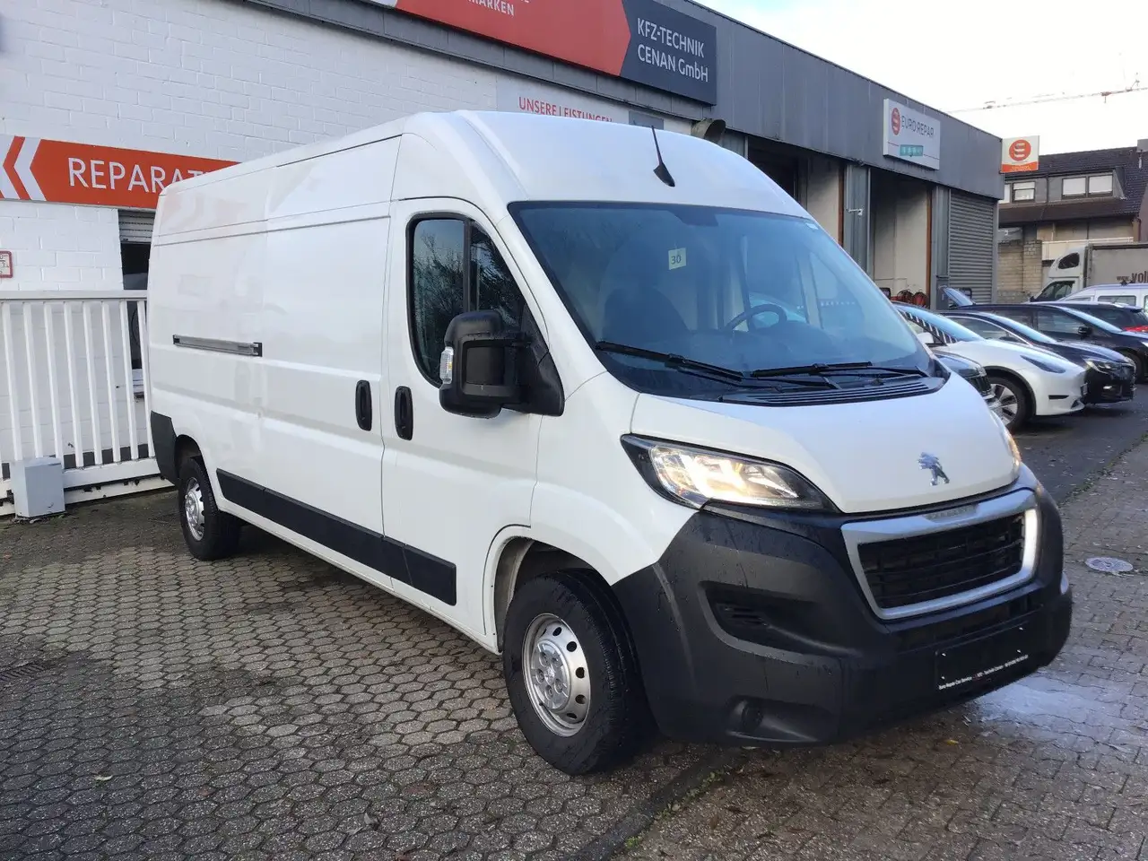 Peugeot Boxer Kasten Hochraum 335 L3H2 BlueHDi 140 Stop& — photo 1 of 21