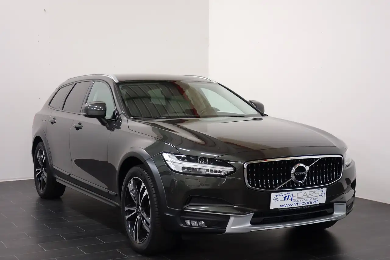 Volvo V90 Cross Country D5 Pro AWD Geartronic *AHV*LED*MASSAGE*BELÜFTUNG*GARANTIE*TOP* — photo 1 of 40