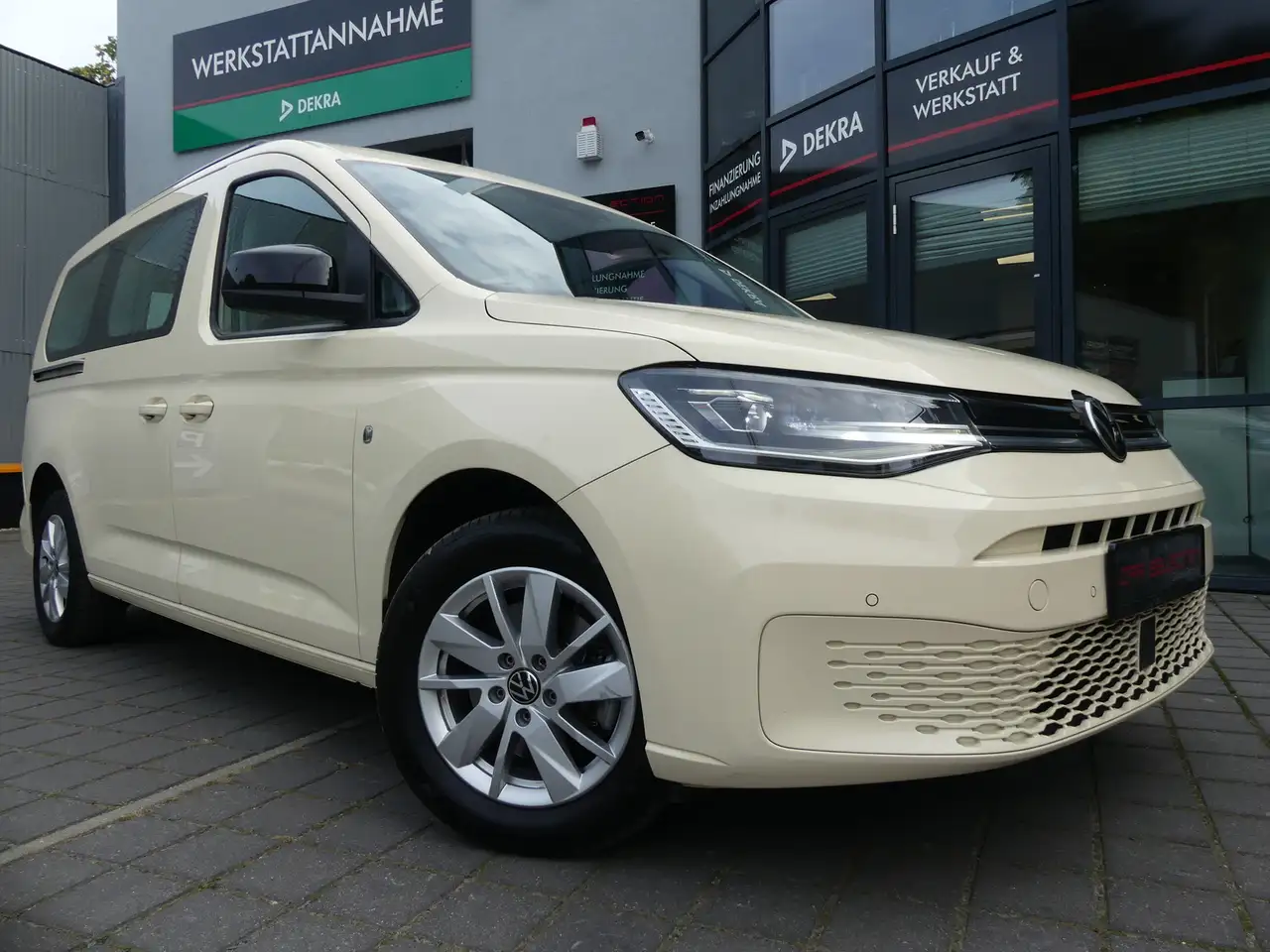 Volkswagen Caddy Maxi Kombi 2.0 TDI 7-SITZER — photo 1 of 15