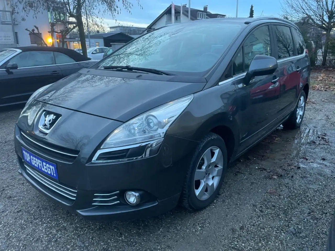 Peugeot 5008 Style XENON 1-JAHR GARANTIE TÜV+SERVICE NEU — photo 1 of 11
