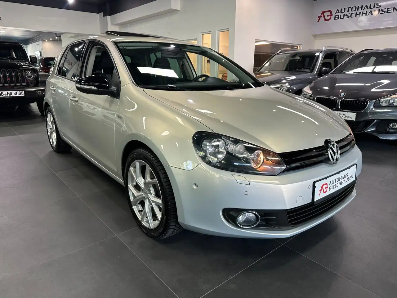 Volkswagen Golf VI Match — photo 1 of 17