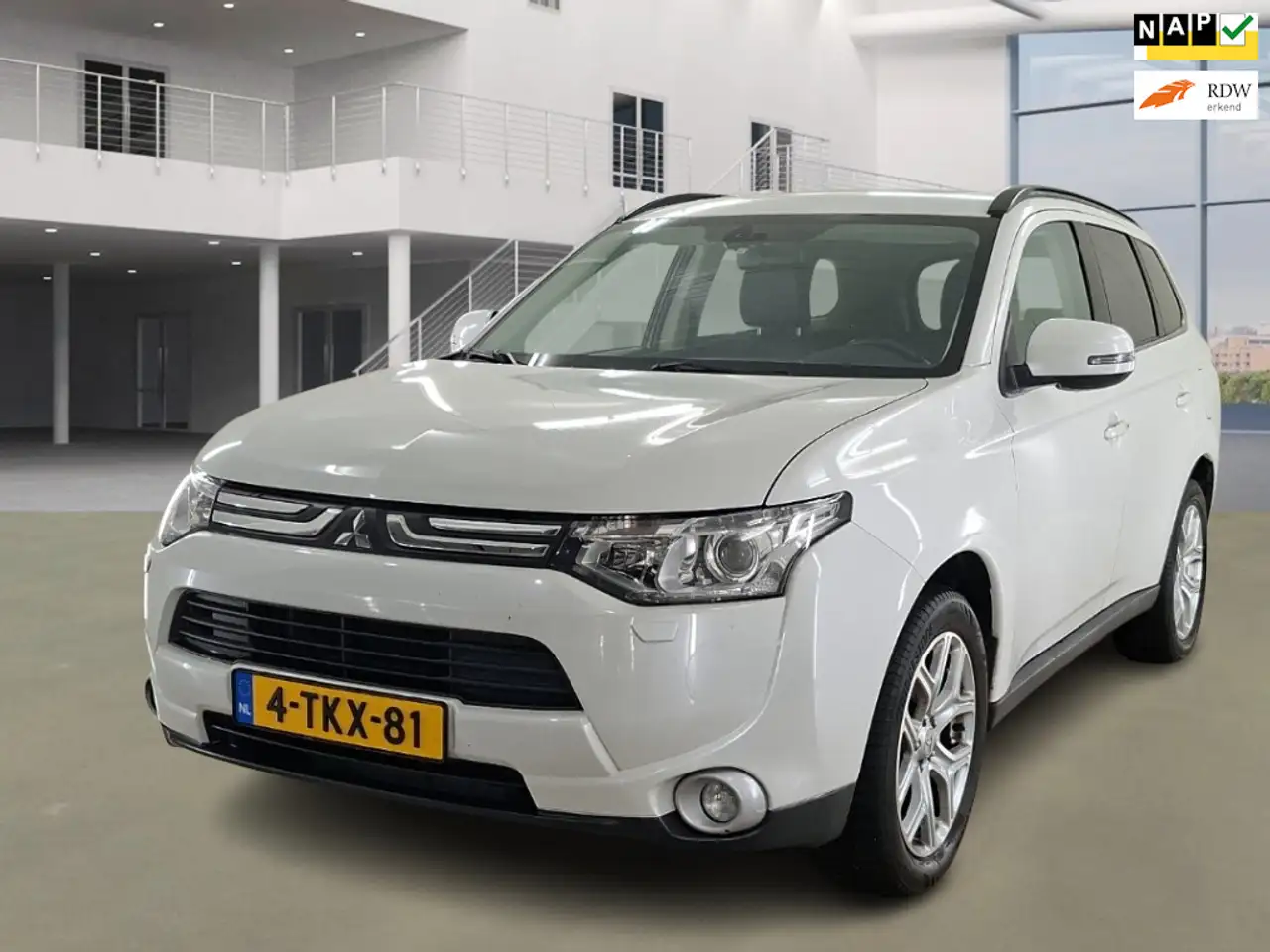 Mitsubishi Outlander 2.0 Instyle|7PERSOONS|AUTOMAAT|ORIGINEEL NL MET NA — photo 1 of 25
