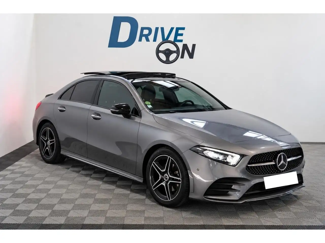 Mercedes-Benz A 180 Berline 180 - BV 7G-DCT BERLINE 4P - BM 177 AMG Line PHASE 1 — photo 1 of 21