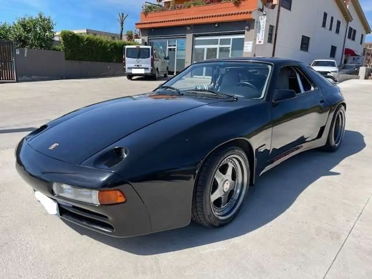 Porsche 928 S4 STROSEK — photo 1 of 15