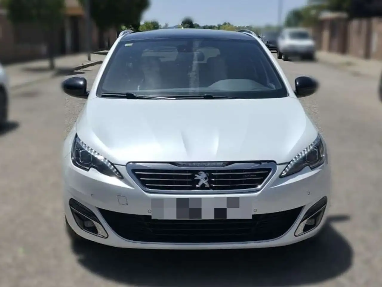 Peugeot 308 SW GT Line 1.2 PureTech 130 SS — photo 1 of 12