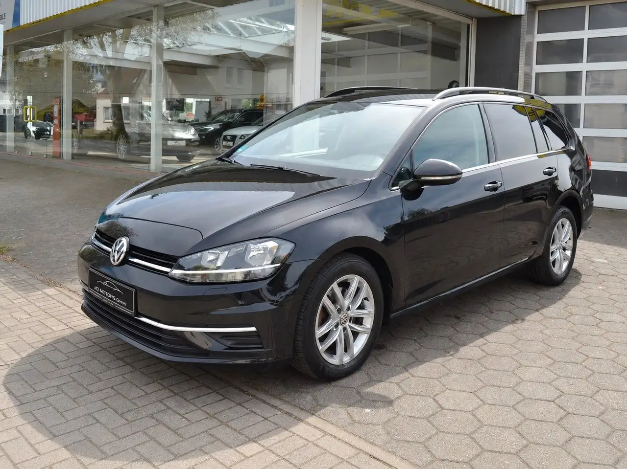Volkswagen Golf VII Variant Comfortline*ACC*Kamera*Massage* — photo 1 of 15