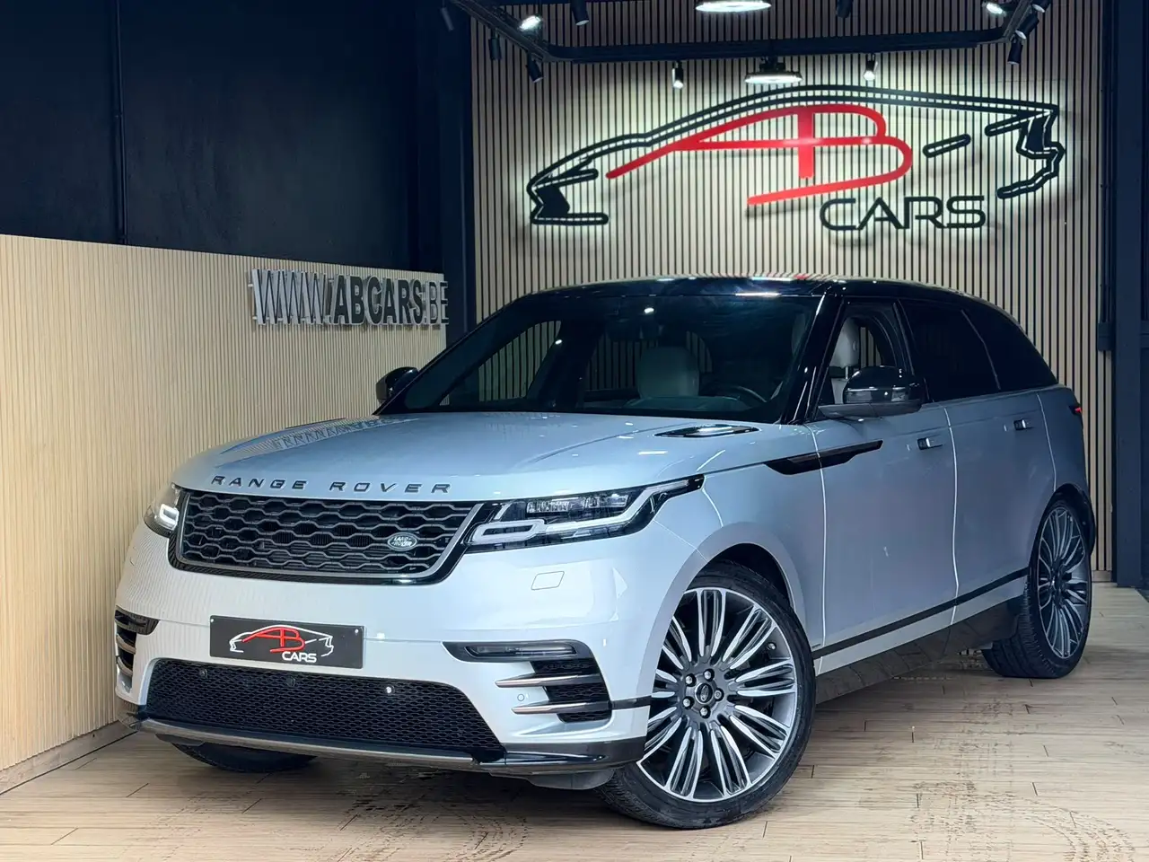 Land Rover Range Rover Velar 3.0 V6 Supercharged R-Dynamic * GARANTIE 12 MOIS * 1ER PROP * — photo 1 of 14
