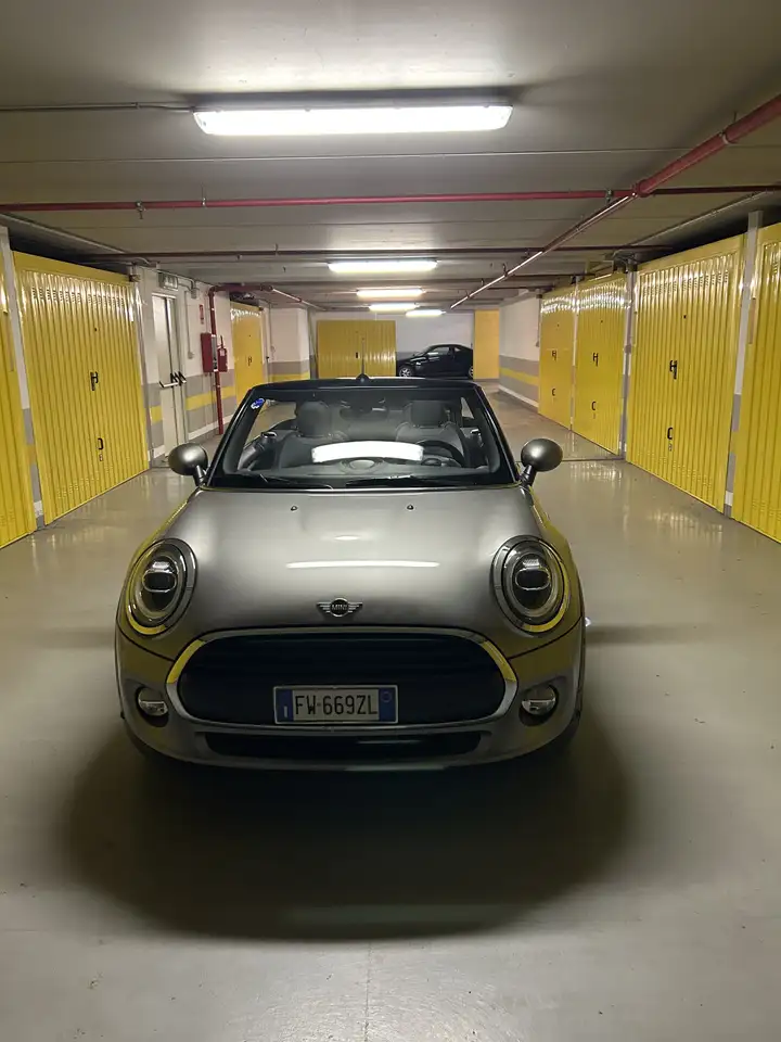 MINI Cooper Cabrio 1.5 Hype auto — photo 1 of 9