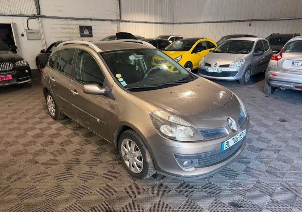 Renault Clio III estate 1.5 dci 86 cv — photo 1 of 5