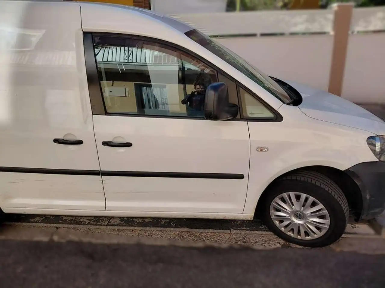 Volkswagen Caddy Furgón 1.6 TDI 102 BlueMotion Tech 4p — photo 1 of 14