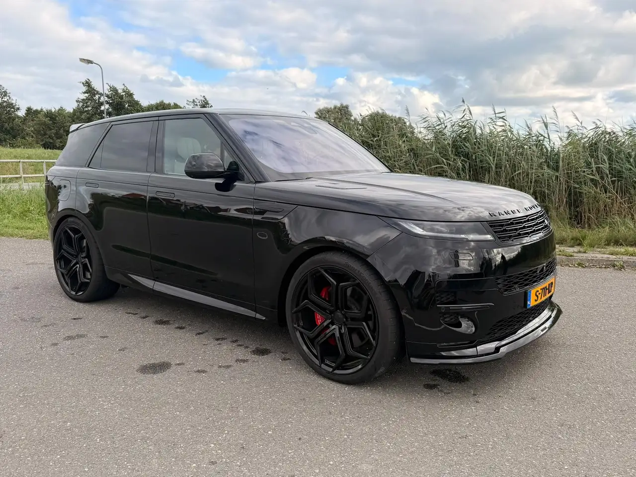 Land Rover Range Rover Sport P530 530pk AWD AUT — photo 1 of 38