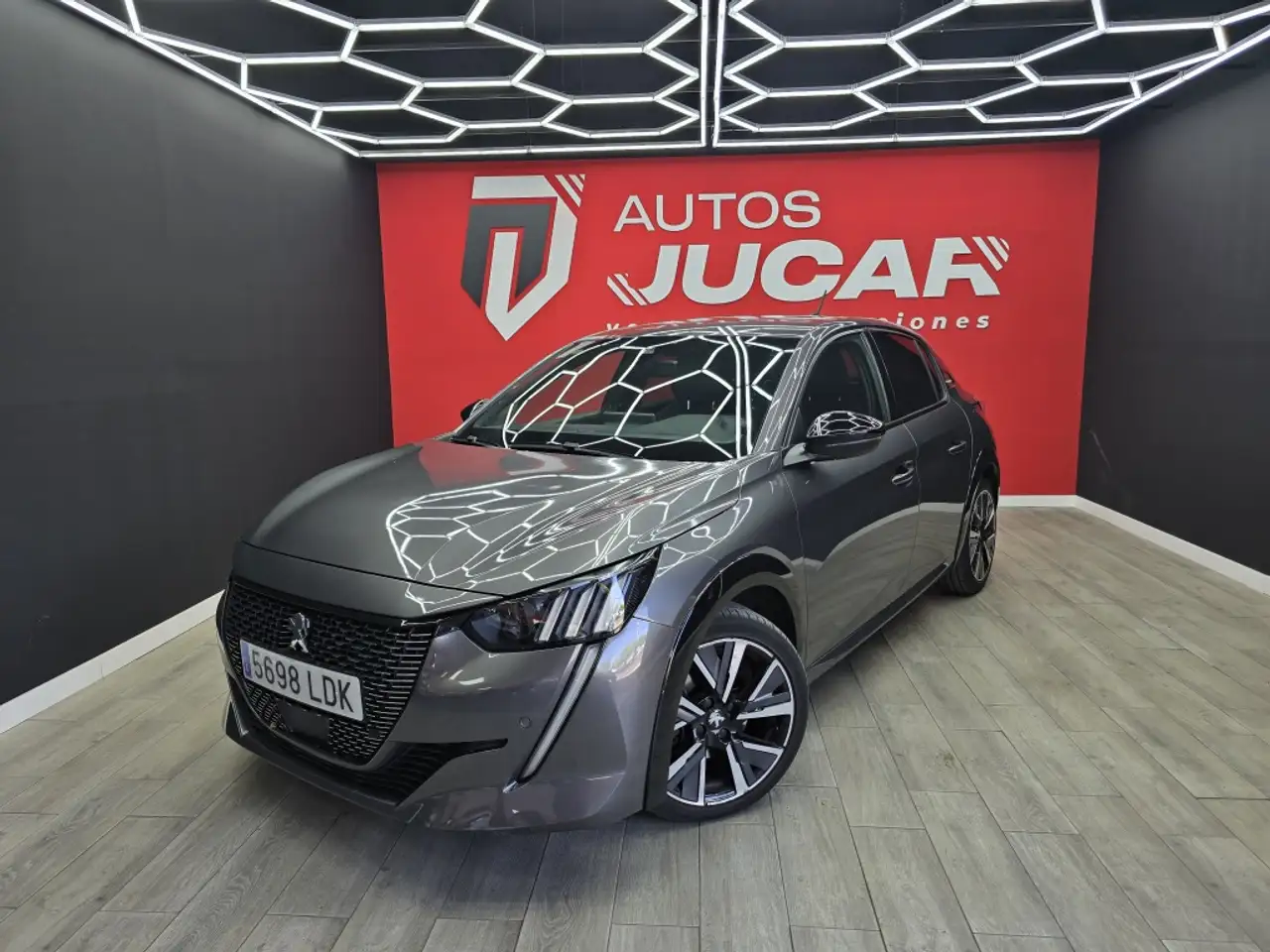 Peugeot 208 1.5 BlueHDi S&S GT Line 100 — photo 1 of 7