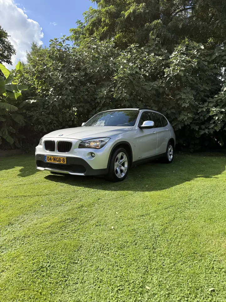 BMW X1 sDrive18i — photo 1 of 16